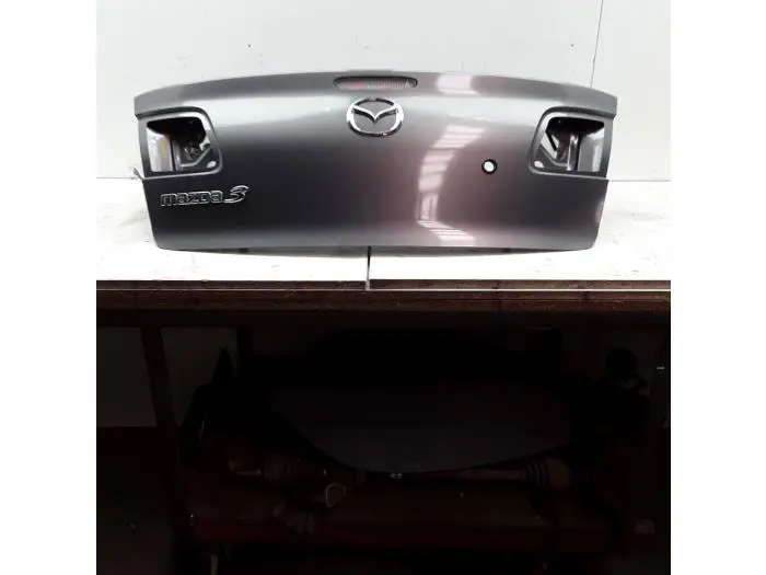 Cubierta de maletero Mazda 3.