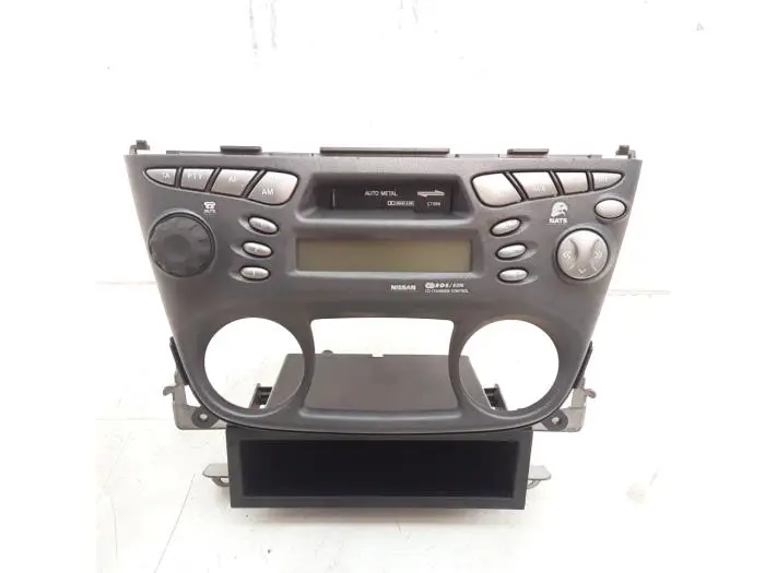 Reproductor de casetes y radio Nissan Almera