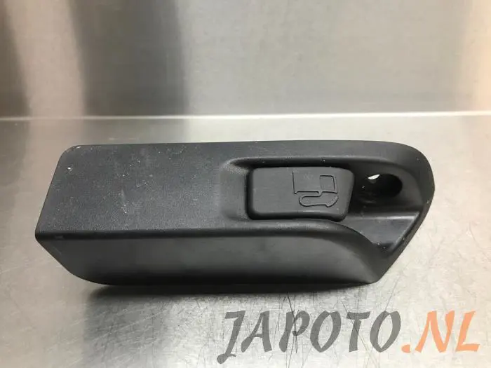 Interruptor tapa de depósito Toyota Yaris
