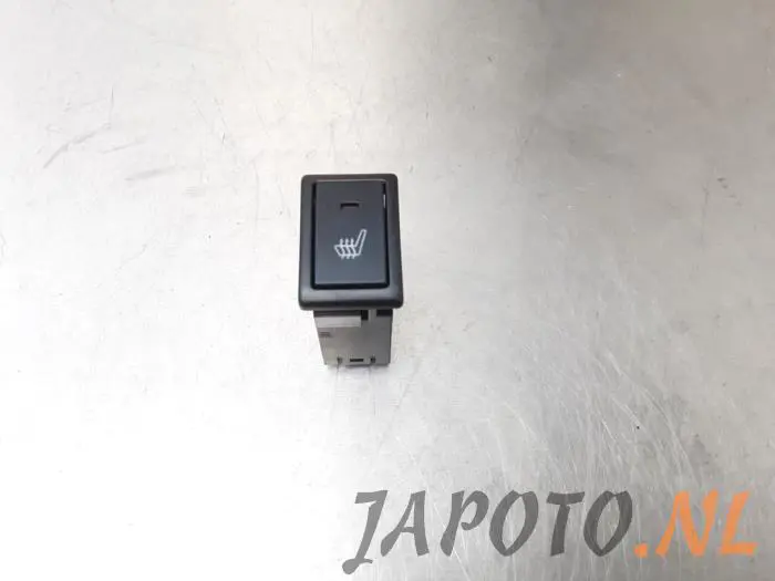 Interruptor de calefactor de asiento Suzuki Ignis