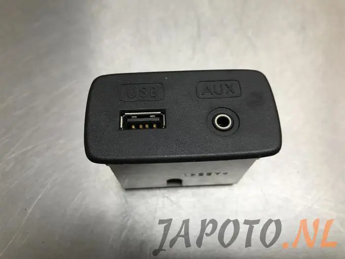 Conexión AUX-USB Subaru Legacy