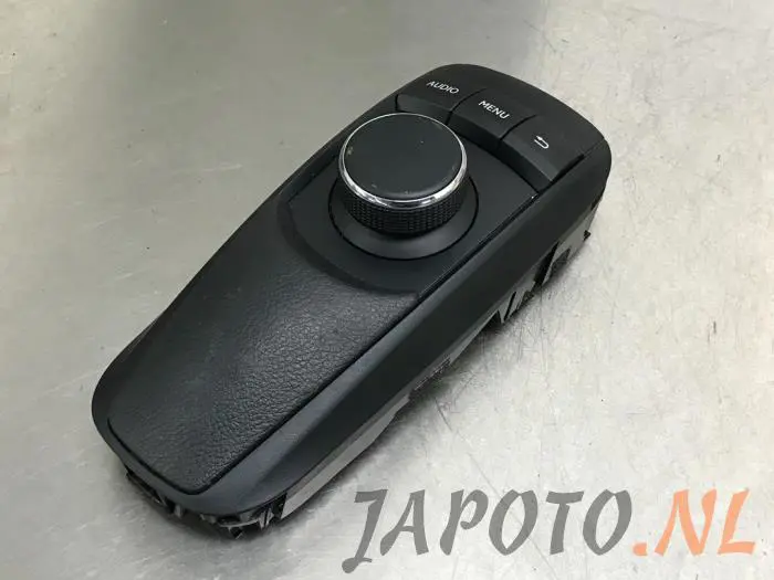 Unidad de control multimedia Lexus CT 200h