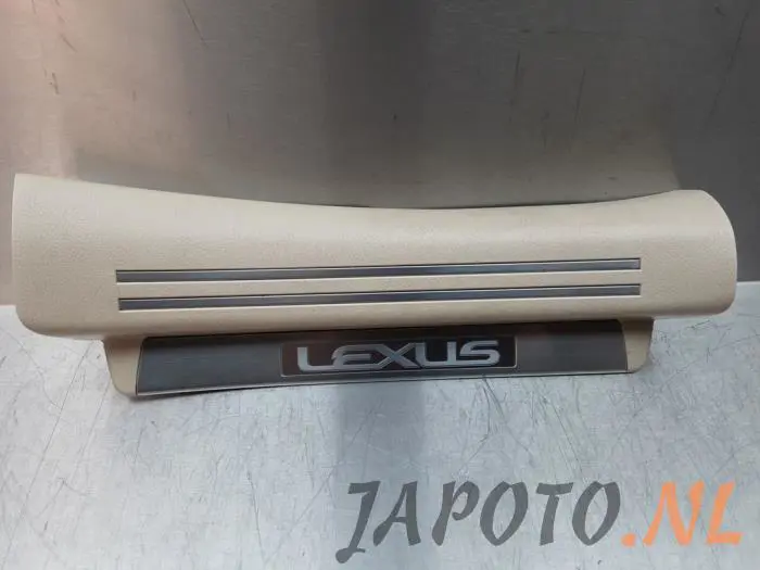 Placa del desgaste del travesaño de la puerta izquierda Lexus LS 460