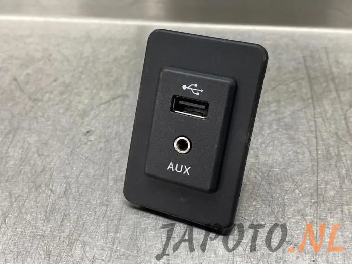 Conexión AUX-USB Nissan Note