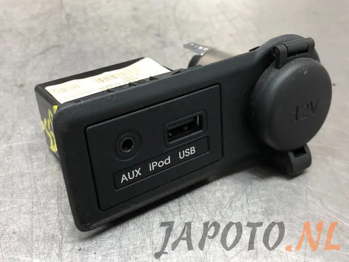 Conexión AUX-USB Kia Venga