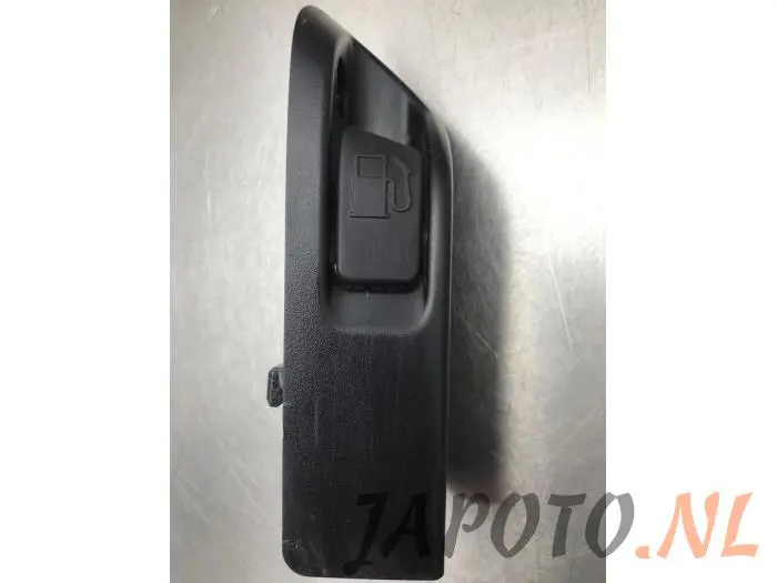 Interruptor tapa de depósito Toyota Auris