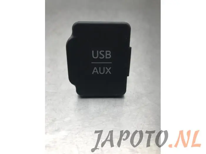 Conexión AUX-USB Nissan Micra