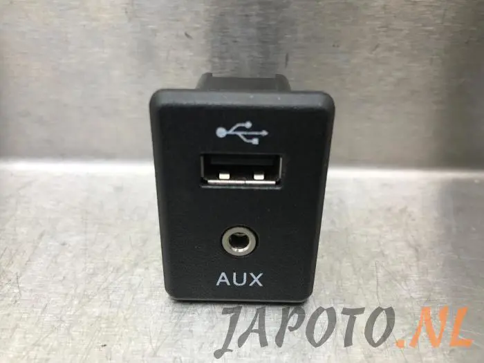 Conexión AUX-USB Nissan Micra