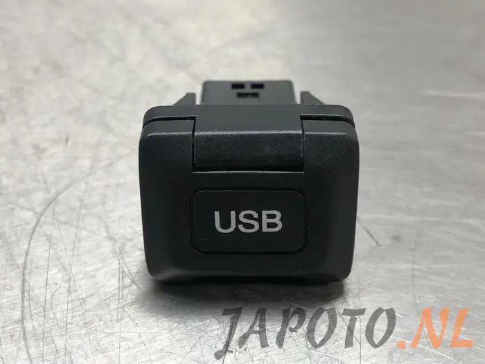 Conexión AUX-USB Honda Civic