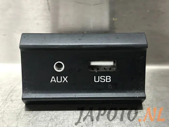 Conexión AUX-USB Kia Picanto
