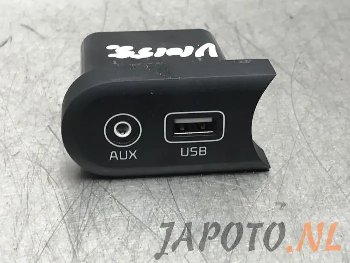 Conexión AUX-USB Kia Cee'D