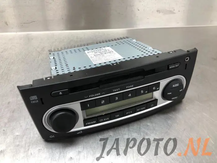 Reproductor de CD y radio Mitsubishi Colt