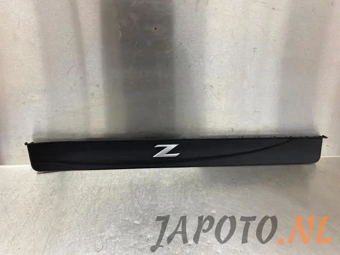Placa del desgaste del travesaño de la puerta derecha Nissan 370Z