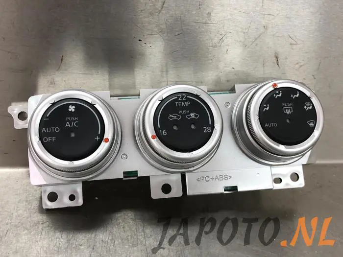Panel de control de calefacción Nissan 370Z