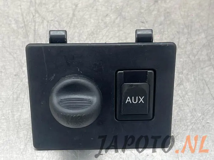 Conexión AUX-USB Toyota Avensis