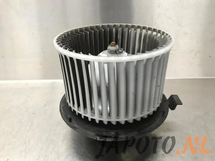 Motor de ventilador de calefactor Nissan Tiida