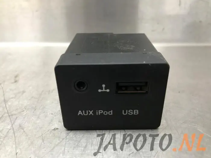 Conexión AUX-USB Kia Pro Cee'd