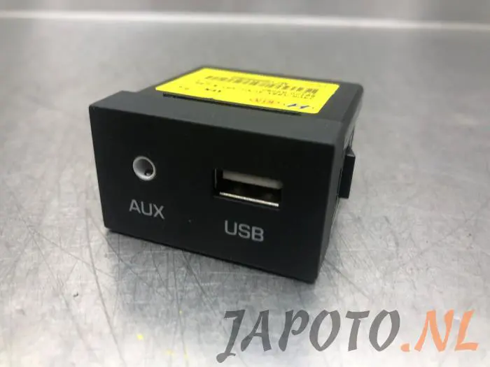 Conexión AUX-USB Hyundai I30 Fastback