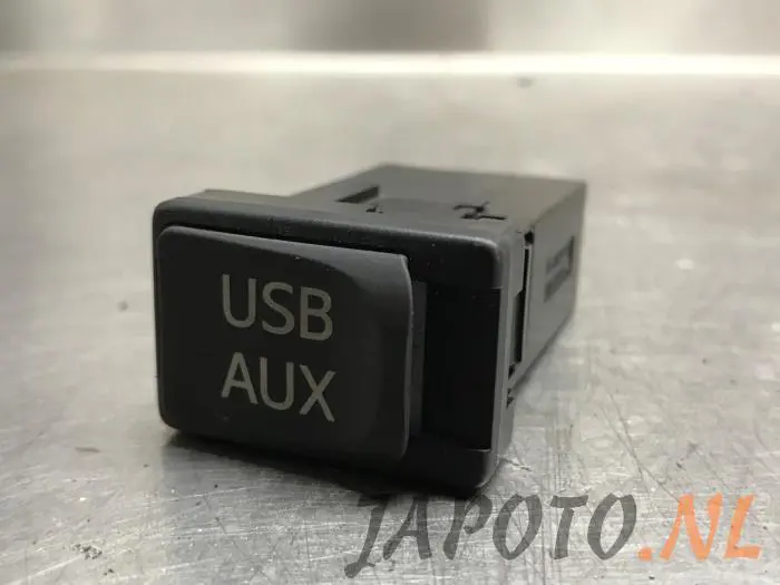 Conexión AUX-USB Toyota Verso-S