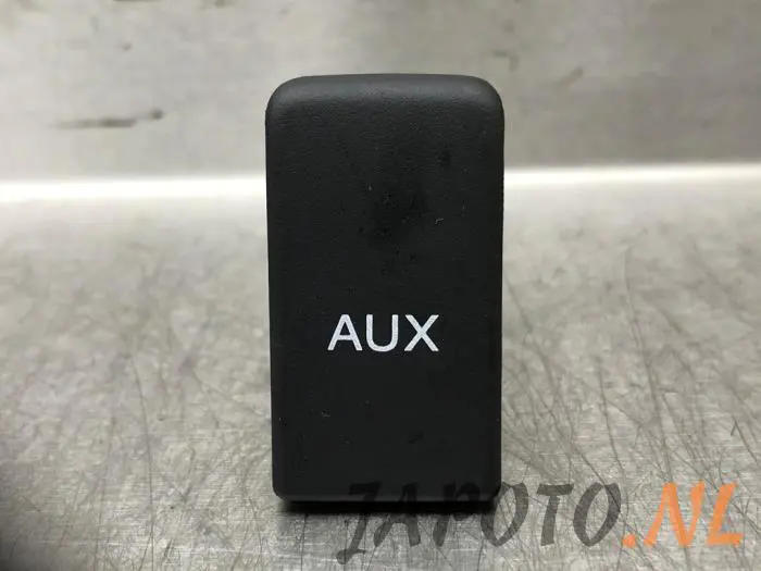 Conexión AUX-USB Honda HR-V