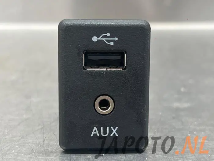 Conexión AUX-USB Nissan X-Trail