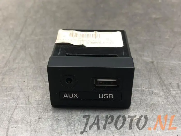 Conexión AUX-USB Hyundai IX20
