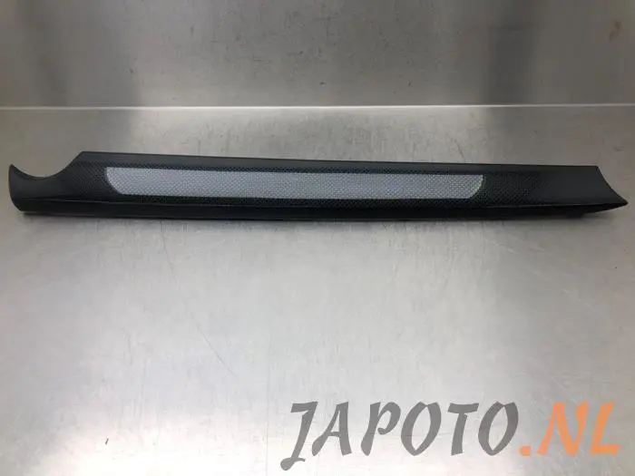 Embellecedore para tablero de instrumentos Mazda 2.
