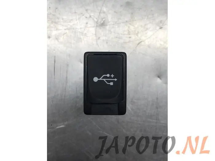 Conexión AUX-USB Toyota Yaris
