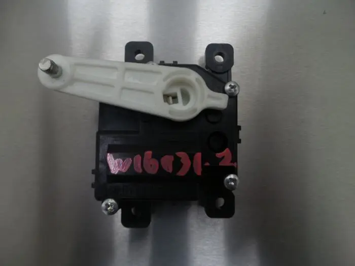 Motor de válvula de calefactor Toyota IQ