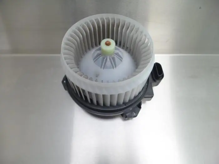 Motor de ventilador de calefactor Toyota Urban Cruiser