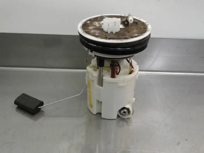 Bomba eléctrica de combustible Mazda 2.