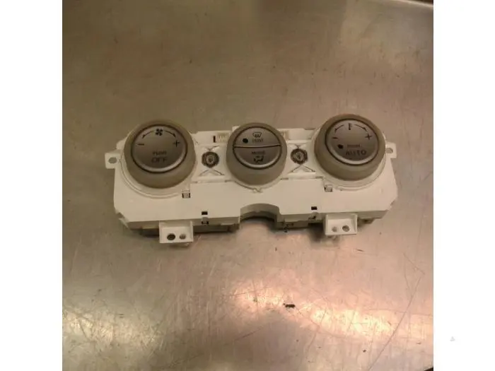 Panel de control de calefacción Mazda 6.